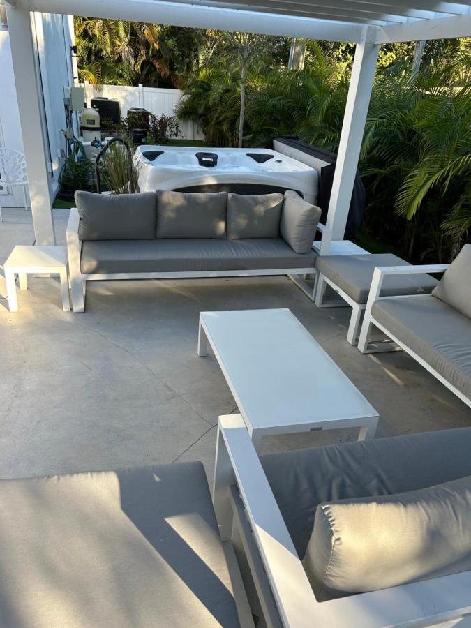 Men Only Clothing Option Guesthouse Near Wilton Manors Fort Lauderdale Exterior photo