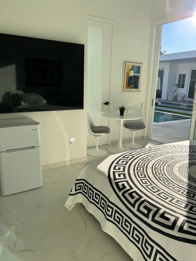 Men Only Clothing Option Guesthouse Near Wilton Manors Fort Lauderdale Exterior photo